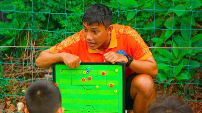 Ngoài là một cầu thủ futsal, Trần Tấn Đông là một HLV đào tạo trẻ
