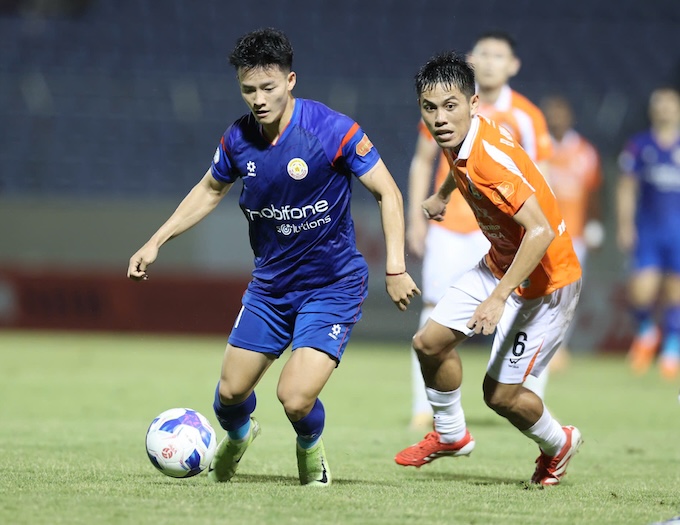 PVF-CAND và Đà Nẵng đang quyết liệt ở cuộc đua tranh vé play-off. Ảnh: Phi Hải 
