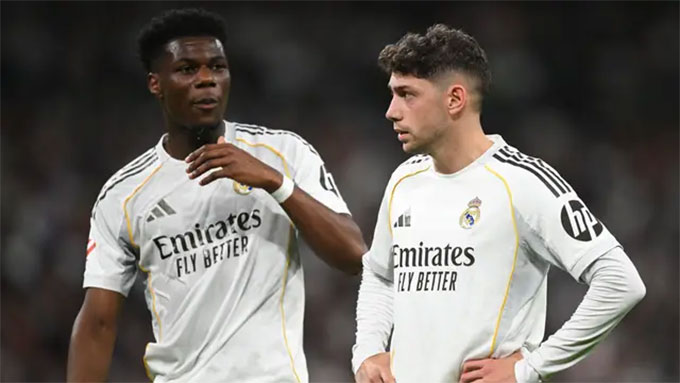 Valverde và Tchouameni xung đột với nhau do va chạm trên sân tập