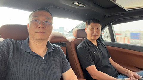 BTC Asian Cup điều xe tiền tỷ đón Chủ tịch VFF và HLV Kim Sang Sik tận chân máy bay