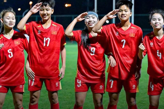 Linh Chi (áo số 9) là niềm hy vọng của bóng đá nữ Nghệ An - Ảnh: VFF 