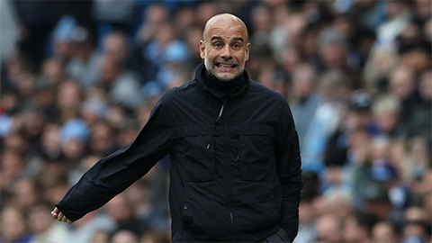  Guardiola gây sốt với màn 'cầu cứu' sau chiến thắng của Man City