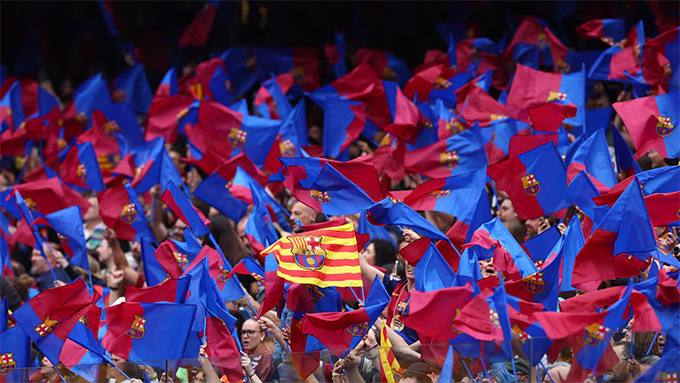 Barca thu hoạch lớn từ giá vé ở El Clasico