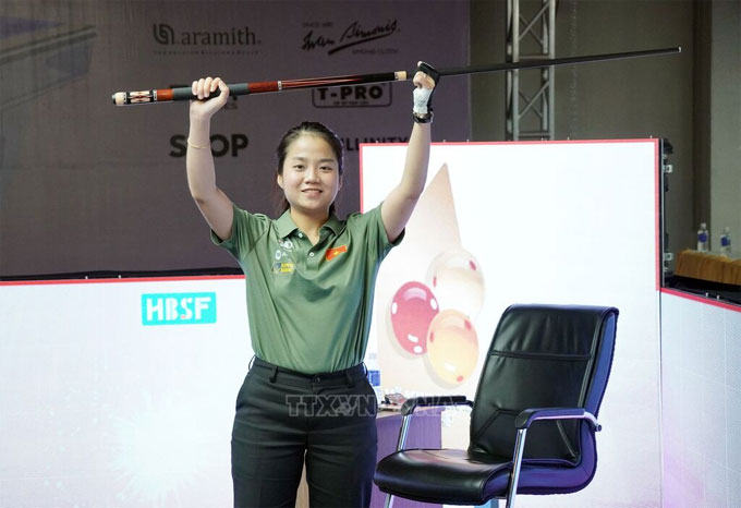 Cơ thủ Nguyễn Đức Yến Sinh vô địch nội dung carom 3 băng nữ. Ảnh: Trung Tuyến