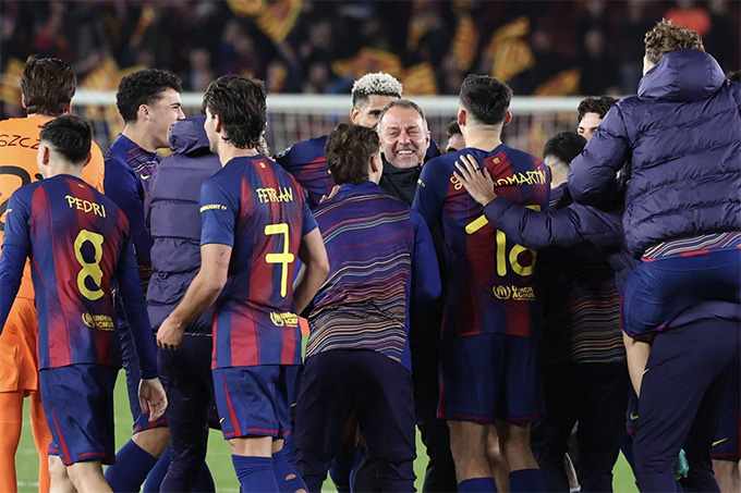 Barca ăn mừng chức vô địch ngay ở Siêu kinh điển