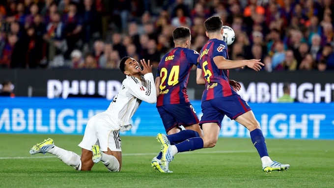 Barca đánh bại Real Madrid 2-0 để đăng quang