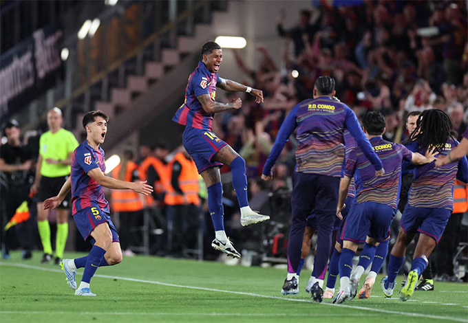 Marcus Rashord có 1 mùa giải ấn tượng tại Barca, khiến MU lăn tăn trong việc bán hay giữ anh. Ảnh: Reuters