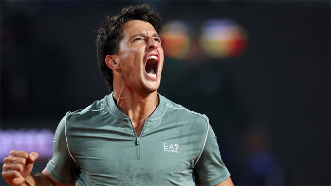 Darderi ăn mừng chiến thắng đưa anh lần đầu vào bán kết một giải Masters. Ảnh: ATP