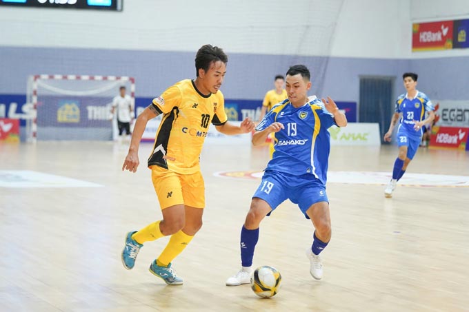 Trận Sahako (áo vàng) và Sài Gòn Titans đã diễn ra hấp dẫn. Ảnh - Nguyễn Khanh