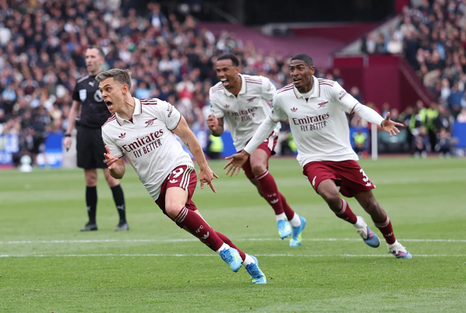 Arsenal đang đứng trước cơ hội đoạt cú đúp danh giá mùa này