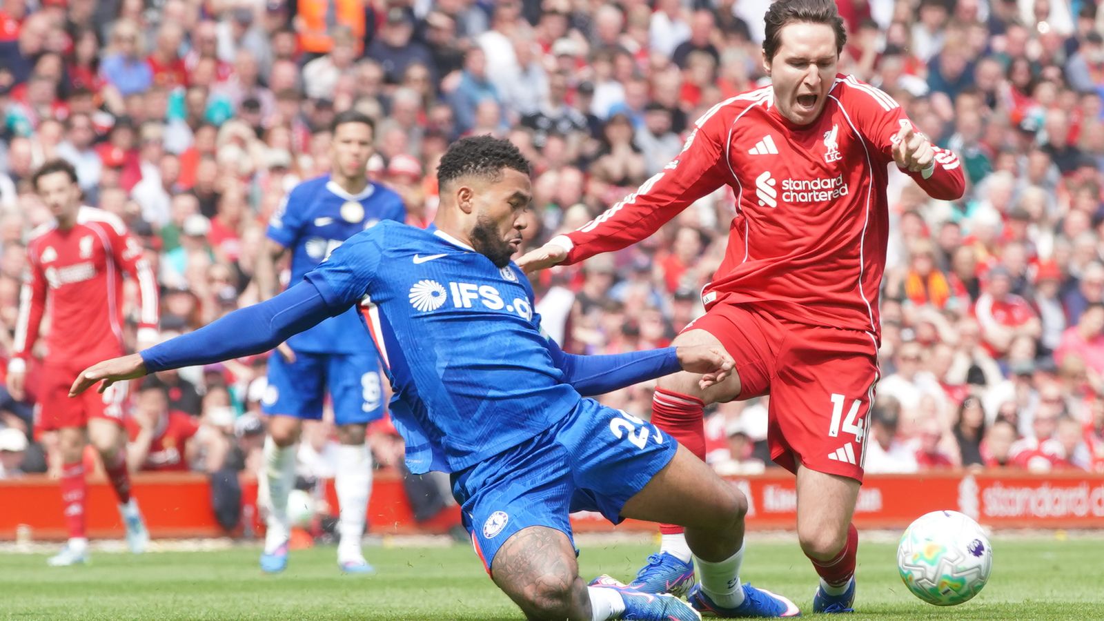 Cả Chelsea và Liverpool cần tái cấu trúc để thoát khỏi hiện trạng rối ren