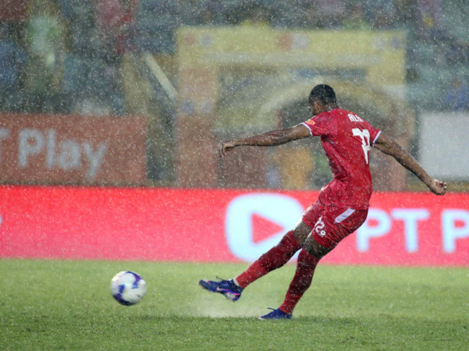 Alan ghi bàn thứ 15 tại V.League, đồng thời mở ra chiến thắng cho Công an Hà Nội trước Thanh Hoá