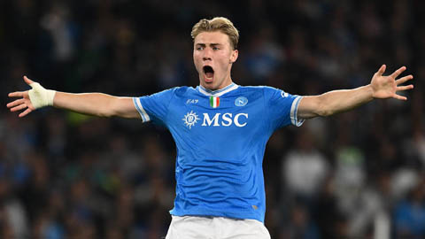 Napoli kích hoạt điều khoản mua đứt Hojlund