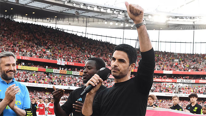 HLV Arteta kêu gọi NHM Arsenal biến Emirates thành bệ phóng