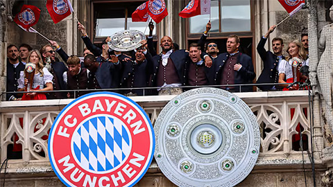 Bayern bị đối thủ chơi khăm khi đang ăn mừng chức vô địch Bundesliga