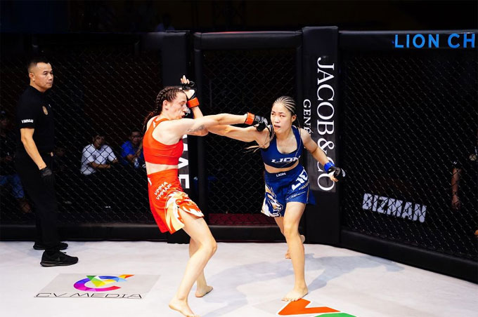 Ngọc Linh có lối đánh đa dạng, kết hợp tốt giữa đánh đứng Striking và vật Grappling