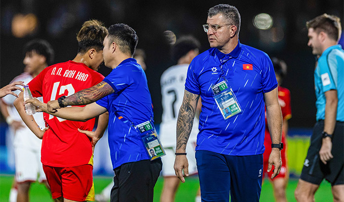 HLV trưởng U17 Việt Nam - Cristiano Roland