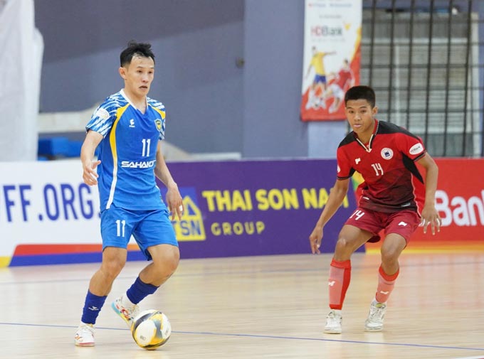 Sahako (phải) tạm chiếm ngôi đầu sau vòng 3 khi Thái Sơn Bắc và Thái Sơn Nam cầm hoà nhau - Ảnh: Nguyễn Khanh