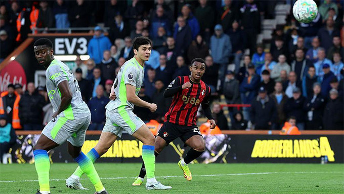 Kroupi mở tỷ số vào lưới Man City