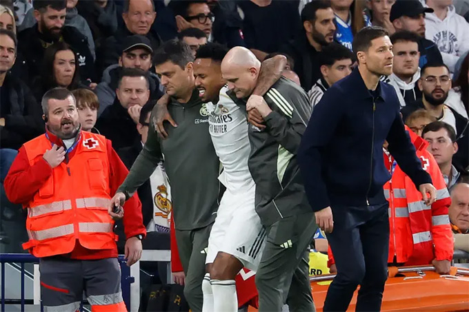 Militao bị thầy cũ Alonso vắt kiệt sức