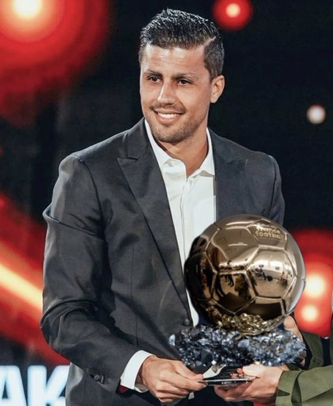 Quả bóng Vàng 2024 đưa Rodri vào cùng đẳng cấp mà trước đây chỉ có Di Stefano và Luis Suarez đạt được