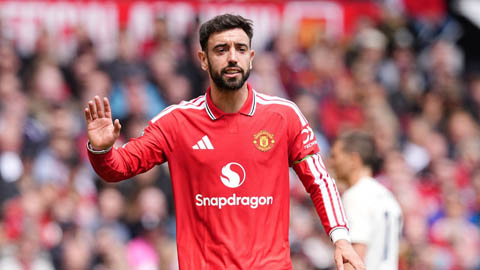 Bruno Fernandes nhận giải Cầu thủ xuất sắc nhất Premier League 2025/26