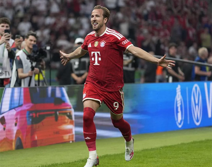 Kane tỏa sáng với cú hat-trick và khép lại mùa giải với 61 bàn thắng