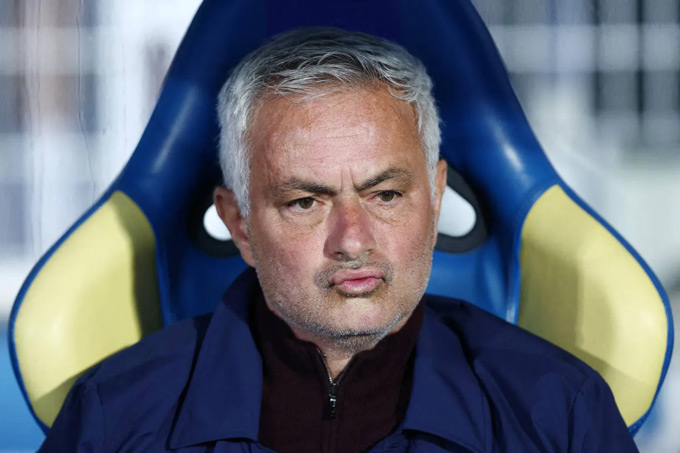 Real Madrid chọn xong quà cho Mourinho