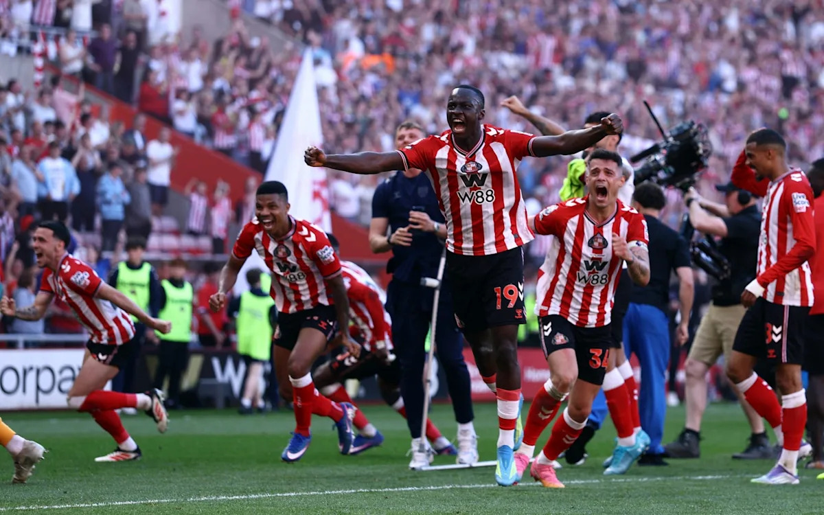 Sunderland ở khoảnh khắc bùng nổ cuối trận thắng Chelsea và nhận vé dự Europa League