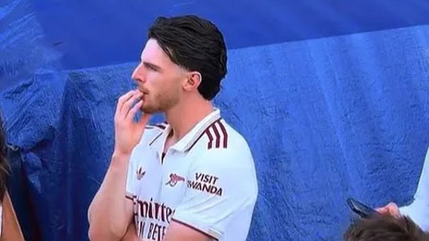 Declan Rice buồn bã khi West Ham xuống hạng