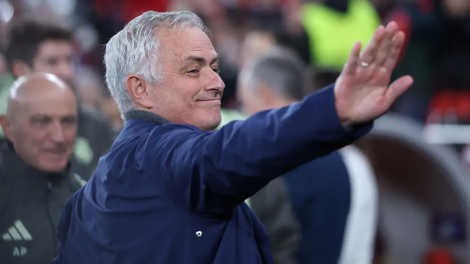 Real Madrid vẫn chưa thể đưa Mourinho trở lại
