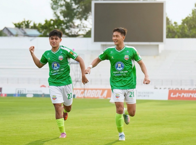 Niềm vui của Trọng Nam khi có bàn thắng thứ 2 cho ĐH Văn Hiến. Ảnh: FBNV
