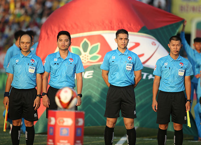 Ông từng điều hành 1 số trận đấu ở V.League các mùa trước. Ảnh: VPF