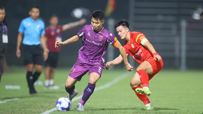 Tương tự là hậu vệ Ngô Tùng Quốc - Ảnh: Phan Tùng