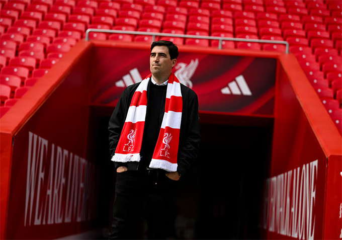 HLV Iraola chính thức ra mắt Liverpool