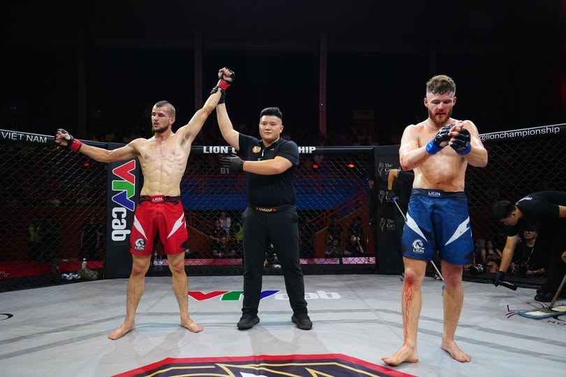 Daniel O'Rourke thắng Sloan Venter (khóa siết)