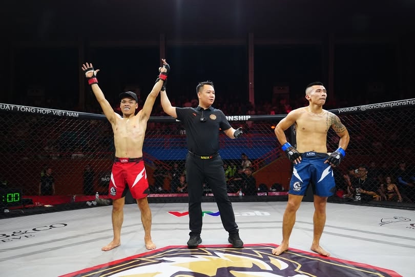 Phạm Anh Đức thắng Đinh Chí Công (khóa siết)