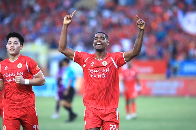Alan là chân sút số 1 của V.League 2 mùa giải gần đây - Ảnh: Minh Tuấn 