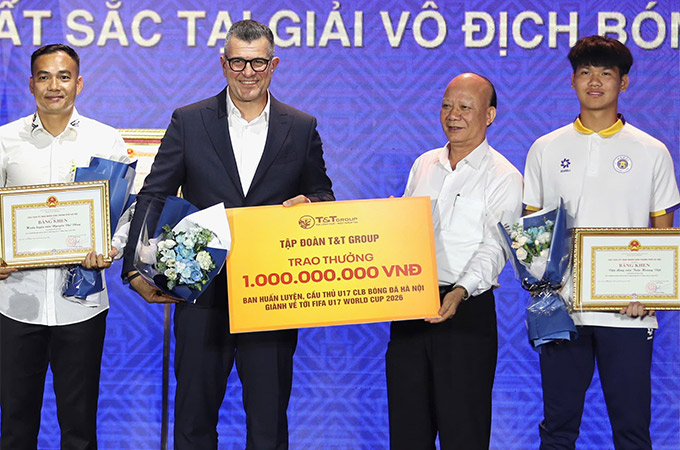 Bầu Hiển thưởng 1 tỷ đồng cho các thành viên U17 Hà Nội vừa giành vé dự World Cup cùng U17 Việt Nam
