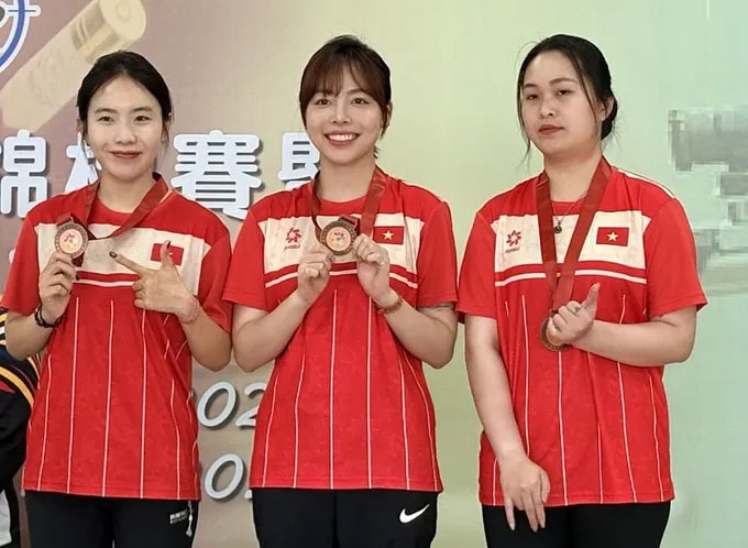 Các xạ thủ Việt Nam thi đấu nội dung 10m súng trường hơi nữ - Ảnh: Phạm Cao