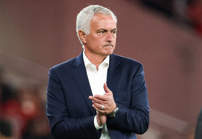 Mourinho sẽ mang toàn bộ đội ngũ trợ lý tại Benfica sang Real