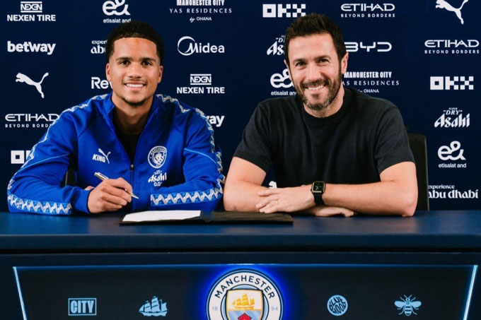Man City công bố hợp đồng với Divine Mukasa - Ảnh: Manchester City