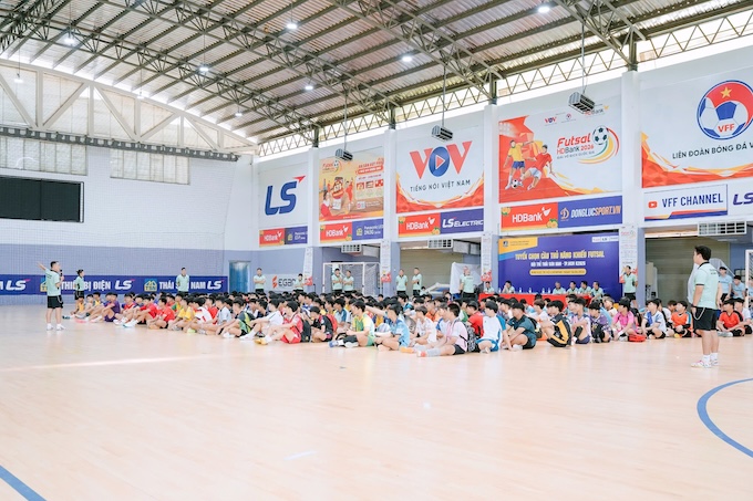 Đông đảo thí sinh có mặt tuyển chọn vào sáng 14/6. Ảnh: Nguyễn Khánh