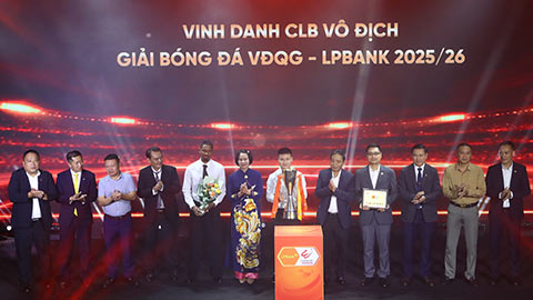 V.League Awards 2025/26: Quang Hải, Đình Bắc được vinh danh
