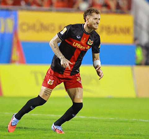 Nguyễn T Lộc cũng được HLV Kim Sang Sik trao cơ hội. Ảnh: Ninh Bình FC