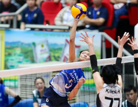 Ánh Thảo (số 5) làm thủ quân đội tuyển U18 nữ Việt Nam