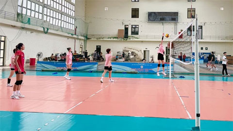Đội tuyển bóng chuyền nữ U18 Việt Nam đang tập luyện tại Bắc Ninh. Ảnh: Hoài Việt