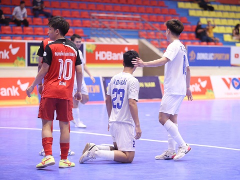 Đa Hải ghi 2 bàn thắng quan trọng, mở đầu cho chiến thắng của Thái Sơn Bắc. Ảnh: Minh Tuấn