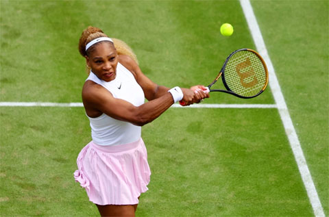 Serena Williams đánh đôi với Muchova tại giải WTA ở Berlin. Ảnh: WTA