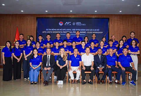 Đại diện VFF, các chuyên gia, học viên chụp ảnh lưu niệm - Ảnh: Đức Cường
